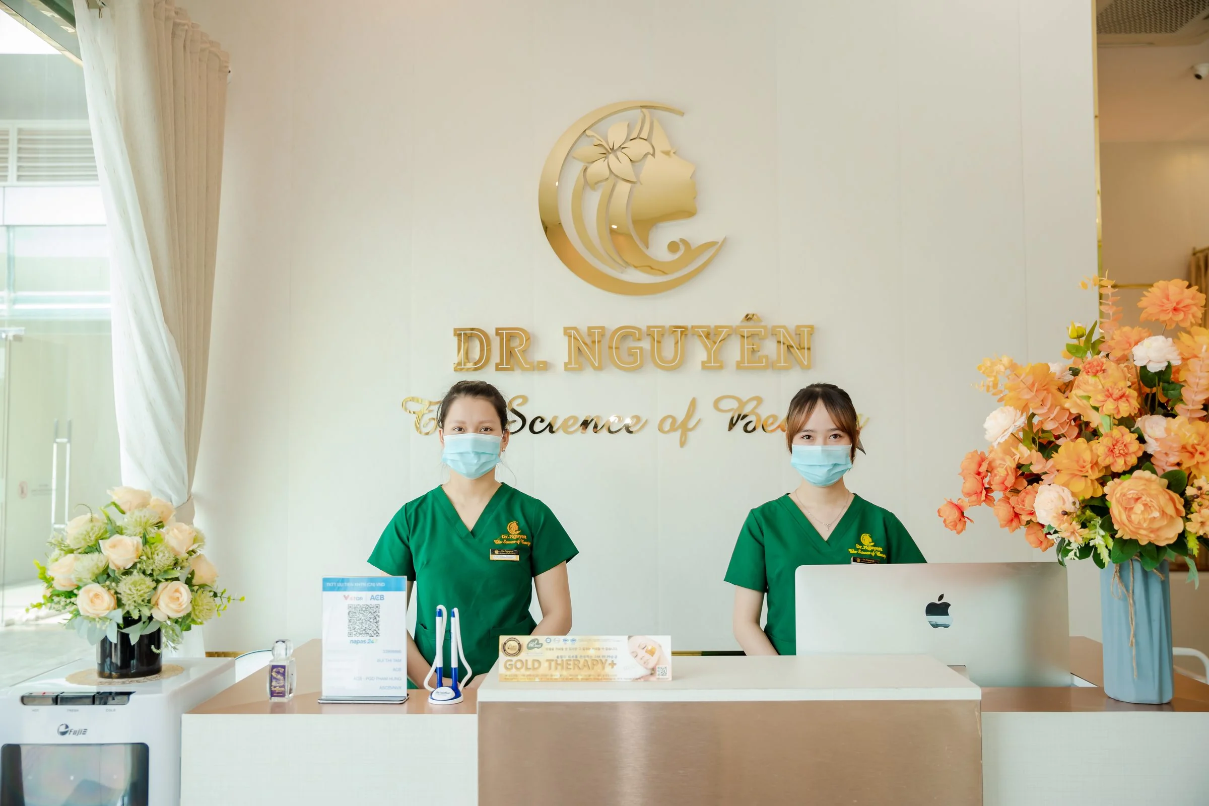 Khu lễ tân phòng khám Dr. Nguyên